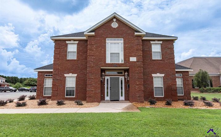 Pictures of Office property located at 327 Margie Drive, Warner Robins, GA 31088 for sales - image #1