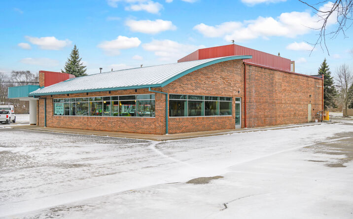 Pictures of Retail property located at 53100 Gratiot, New Baltimore, MI 48051 for sales - image #1