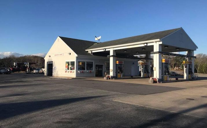 Pictures of Mixed Use property located at 1698 Main Street, Chatham, MA 02633 for sales - image #1