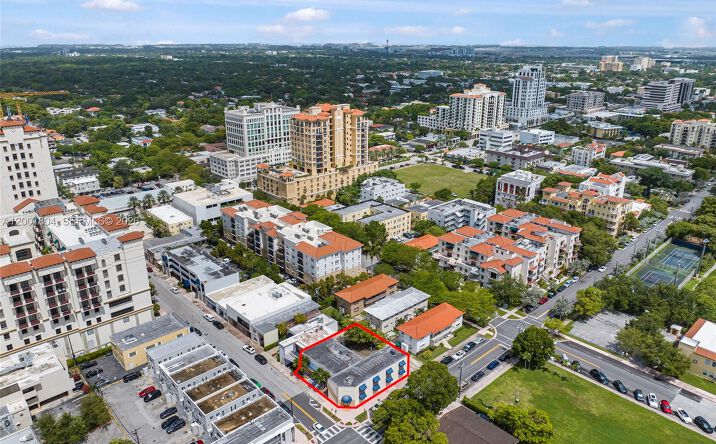 Pictures of Office, Retail property located at 101 Madeira Ave, Coral Gables, FL 33134 for sales - image #1