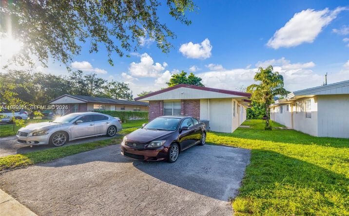 Pictures of Multifamily property located at 5706 Lincoln St, Hollywood, FL 33021 for sales - image #1