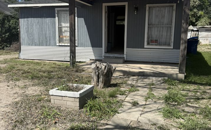 Pictures of Mixed Use, Office, Retail property located at 1613 VFW Blvd, San Antonio, TX 78223 for sales - image #1