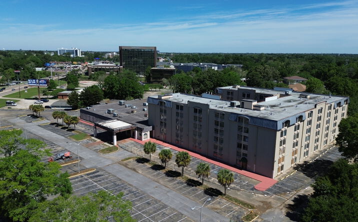 Pictures of Hospitality, Mixed Use, Multifamily, Office, Retail property located at 1801 W Pinhook Rd, Lafayette, LA 70508 for sales - image #1