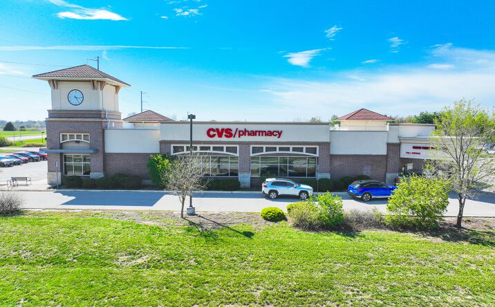 Pictures of Retail property located at 10050 Woodland Rd, Lenexa, KS 66220 for sales - image #1