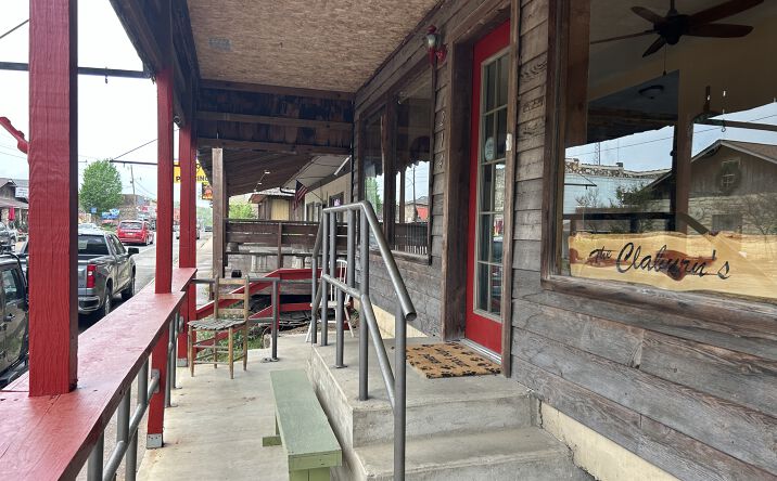 Pictures of Hospitality, Mixed Use, Retail property located at 214 E Main St, Hardy, AR 72542 for sales - image #1
