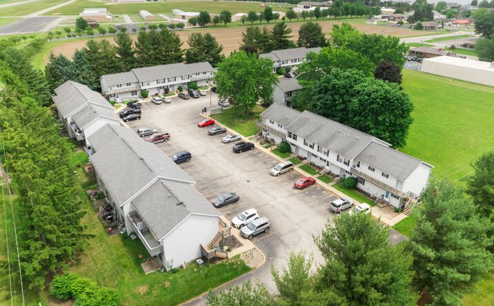 Pictures of Multifamily property located at 652 Northgate Cir, Rochester, IN 46975 for sales - image #1