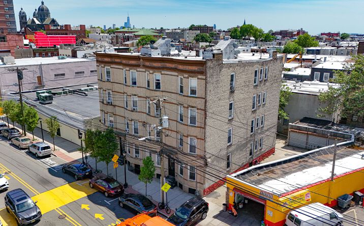 Pictures of Multifamily property located at 915 22nd St, Union City, NJ 07087 for sales - image #1