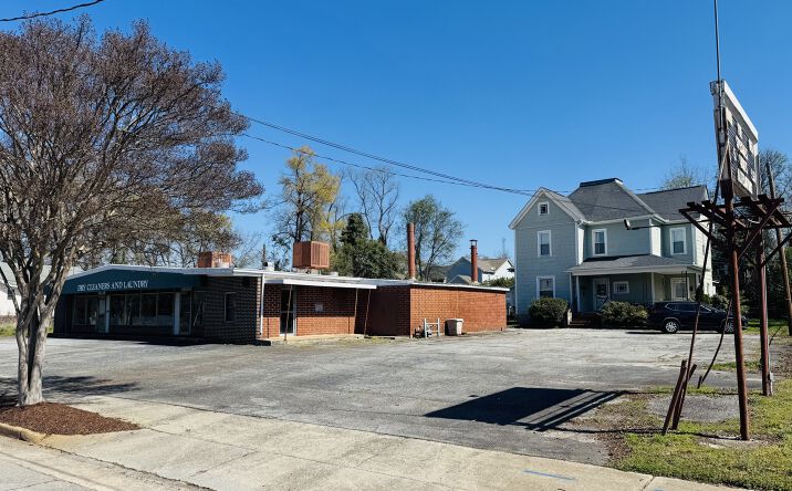 Pictures of Mixed Use, Office, Multifamily property located at 8 Metropolitan Dr, Greenville, SC 29609 for sales - image #1