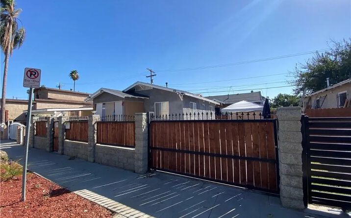 Pictures of Multifamily property located at 1018 W 67th, Los Angeles, CA 90044 for sales - image #1