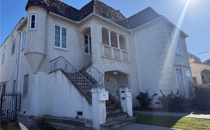 Pictures of Multifamily property located at 637 W 11th, San Pedro, CA 90731 for sales - image #1