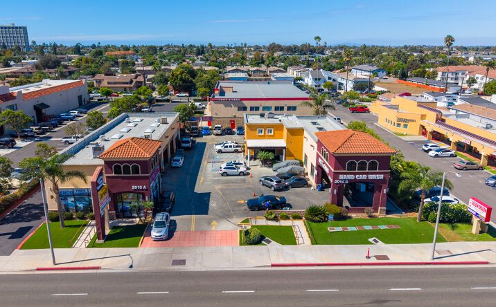 Pictures of Retail property located at 2015 Harbor Blvd, Costa Mesa, CA 92627 for sales - image #1