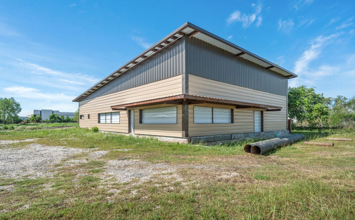 Pictures of Retail property located at Interstate 10 East, Baytown, TX 77523 for sales - image #1