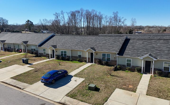 Pictures of Multifamily property located at 472 Elle's Wy, Griffin, GA 30223 for sales - image #1
