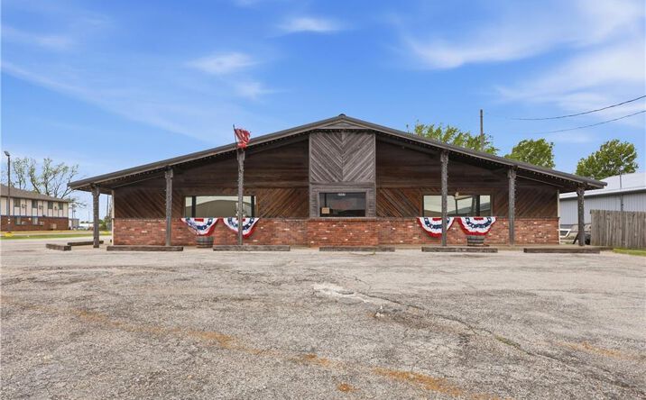 Pictures of Business for Sale, Retail property located at 2447 Military Avenue, Baxter Springs, KS 66713 for sales - image #1