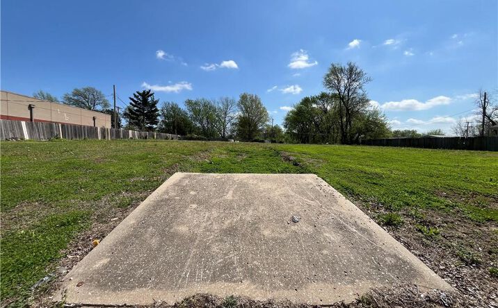 Pictures of Land property located at 2331 S Sterling Avenue, Independence, MO 64054 for sales - image #1