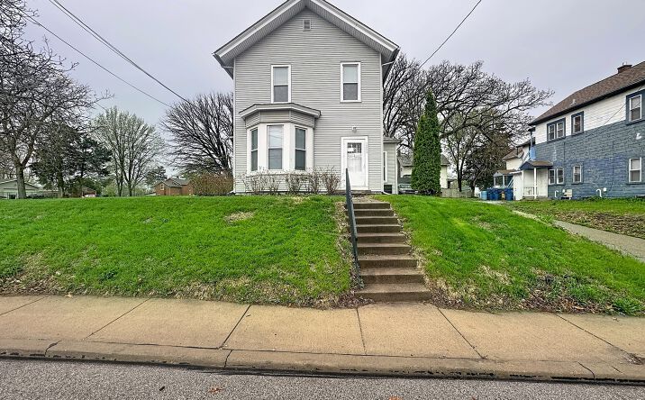 Pictures of Multifamily property located at 1206 Bridge Avenue, Davenport, IA 52803 for sales - image #1