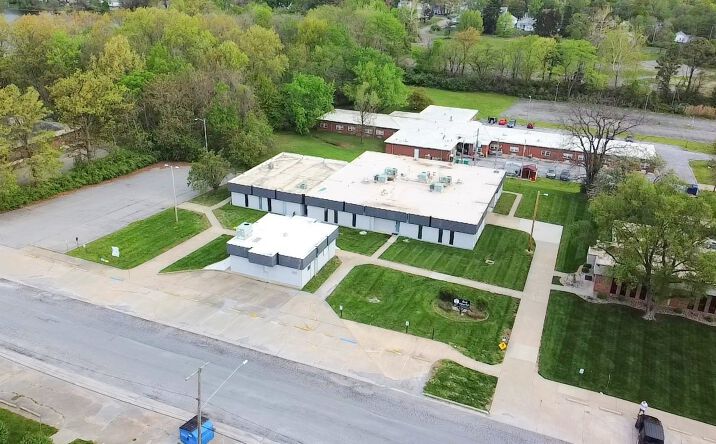 Pictures of Office property located at 1708 Jefferson Avenue, Mt Vernon, IL 62864 for sales - image #1