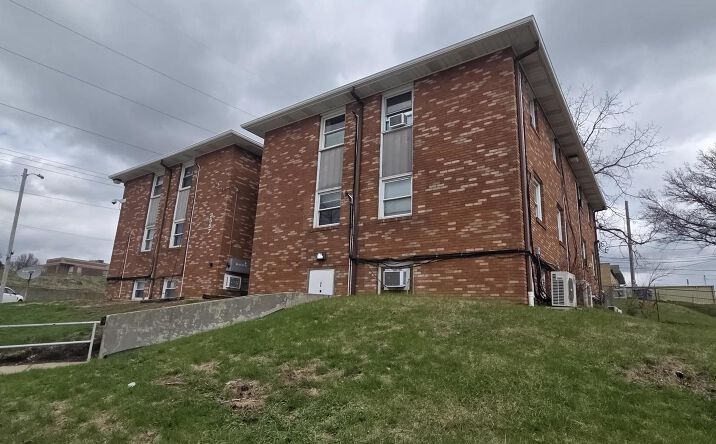 Pictures of Multifamily property located at 3567 Kimberly Downs Road, Davenport, IA 52807 for sales - image #1