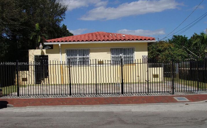 Pictures of Multifamily property located at 1325 SW 6th St, Miami, FL 33135 for sales - image #1