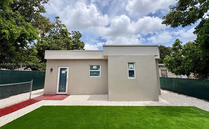 Pictures of Multifamily property located at 2637 NW 23rd Ct, Miami, FL 33142 for sales - image #1