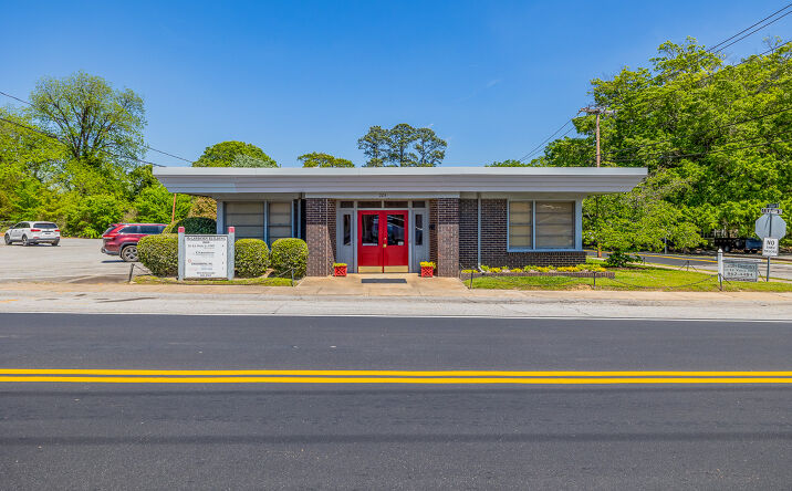 Pictures of Retail, Office, Mixed Use property located at 203 S Weston St, Fountain Inn, SC 29644 for sales - image #1