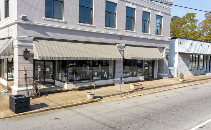 Pictures of Retail property located at 18109 MAIN ST, WOODBURY, GA 30293 for sales - image #1