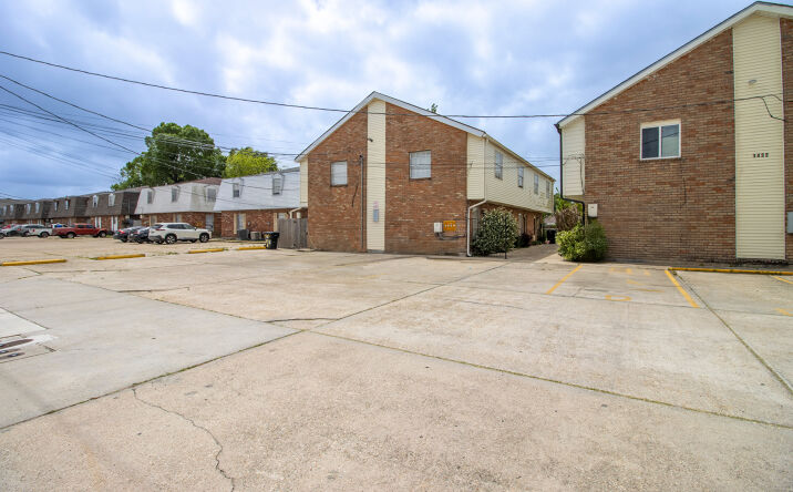 Pictures of Multifamily property located at 1428 Hickory Ave, Harahan, LA 70123 for sales - image #1