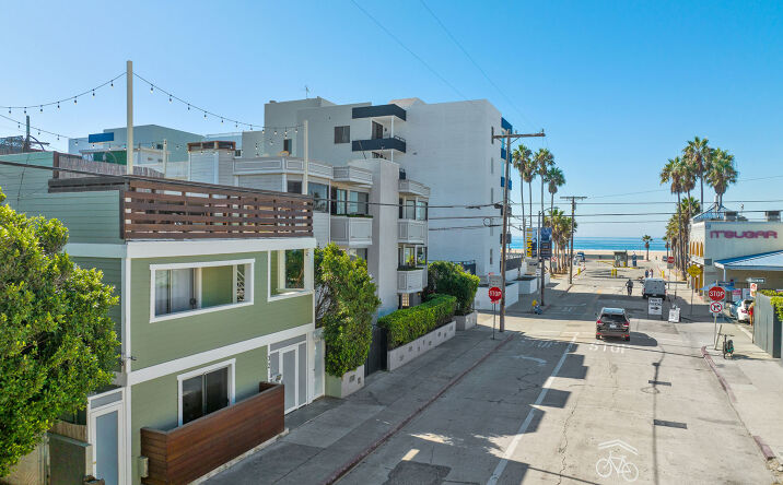 Pictures of Multifamily property located at 32 N Venice Blvd, Los Angeles, CA 90291 for sales - image #1