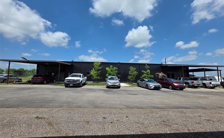 Pictures of Industrial property located at 121 Pistol Road, Weatherford, TX 76085 for sales - image #1