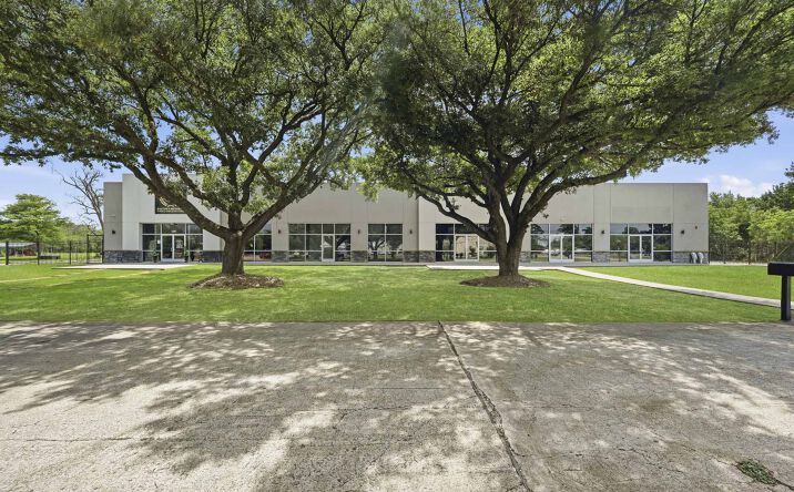 Pictures of Business for Sale, Land, Mixed Use, Office, Retail property located at 7600 Bayway Dr, Baytown, TX 77520 for sales - image #1