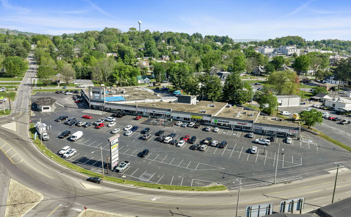 Pictures of Retail property located at 204 North Fairmont Avenue, Morristown, TN 37814 for sales - image #1