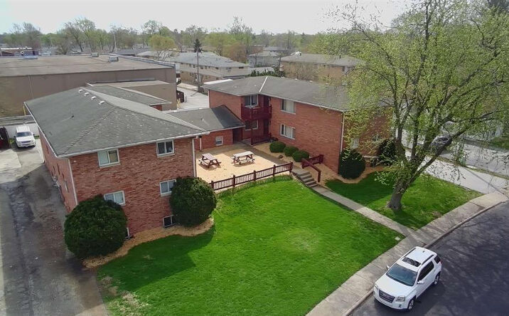 Pictures of Multifamily property located at 3008 N Woodbine Terrace, Peoria, IL 61604 for sales - image #1