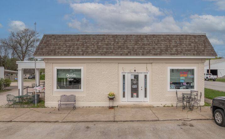 Pictures of Retail property located at 220 W LINCOLN ST, HAWK POINT, MO 63349 for sales - image #1