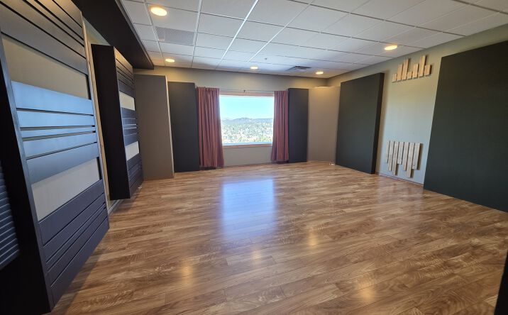 Pictures of Office property located at 30746 Bryant Dr, Evergreen, CO 80439 for sales - image #1