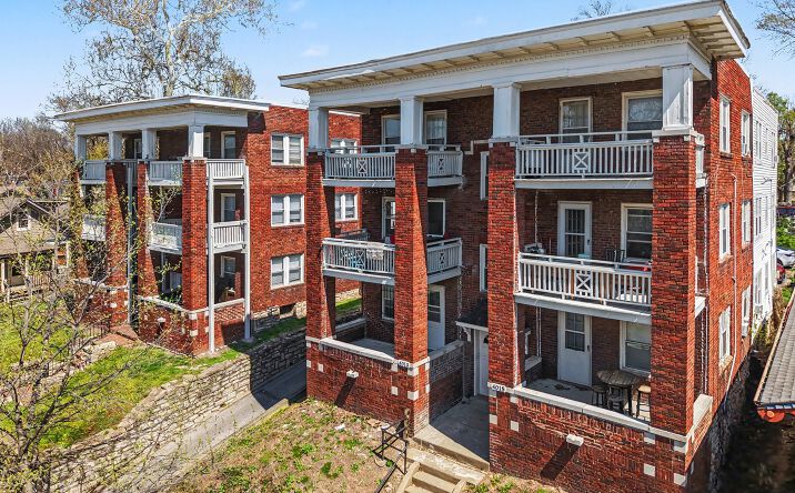 Pictures of Multifamily property located at 4009 Charlotte St, Kansas City, MO 64110 for sales - image #1