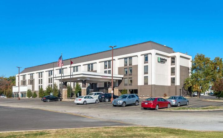 Pictures of Hospitality property located at 3185 S DIRKSEN PKWY, SPRINGFIELD, IL 62703 for sales - image #1