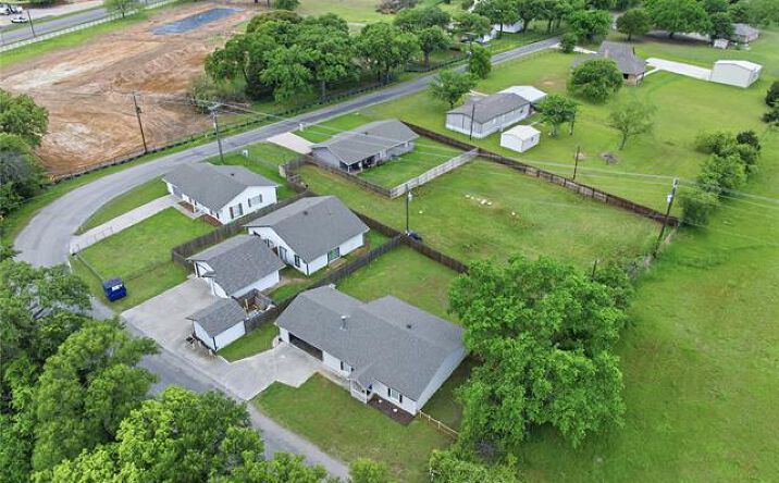 Pictures of Retail, Multifamily property located at 1032 Greg Street, Azle, TX 76020 for sales - image #1