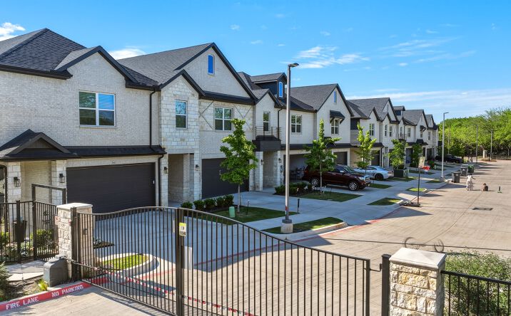Pictures of Multifamily property located at Marabella Drive, Arlington, TX 49341-7438 for sales - image #1