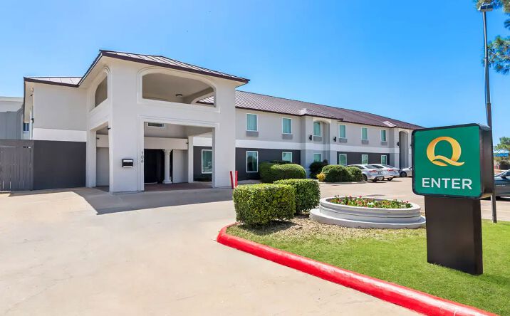 Pictures of Hospitality property located at 106 Hasler Blvd, Bastrop, TX 78602 for sales - image #1