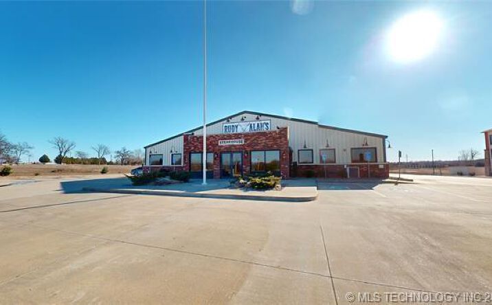 Pictures of Retail property located at 207 Commerce Dr, Wewoka, OK 74884 for sales - image #1