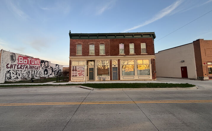 Pictures of Mixed Use, Retail property located at 219 16th Ave SE, Cedar Rapids, IA 52401 for sales - image #1