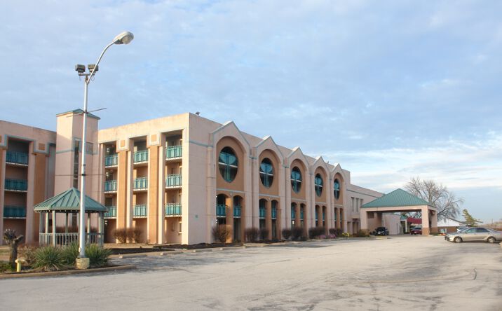 Pictures of Hospitality property located at 3551 Pennridge Dr, Bridgeton, MO 63044 for sales - image #1