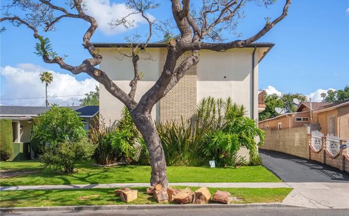 Pictures of Multifamily property located at 533 Hyde Park Place, Inglewood, CA 90302 for sales - image #1