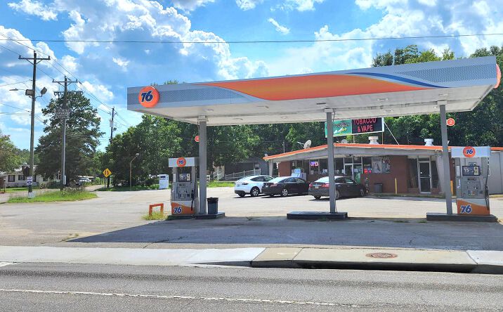 Pictures of Retail property located at 390 S Guignard Dr, Sumter, SC 29150 for sales - image #1
