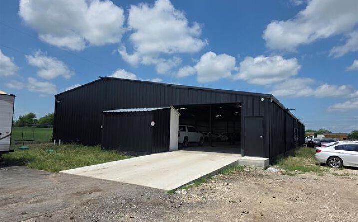 Pictures of Industrial property located at 121 Pistol Road, Weatherford, TX 76085 for sales - image #1