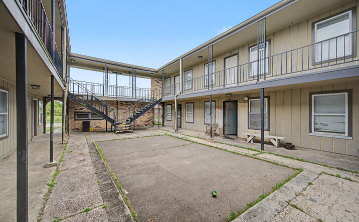 Pictures of Multifamily property located at 6711-6817 Tara Ln, New Orleans, LA 70127 for sales - image #1