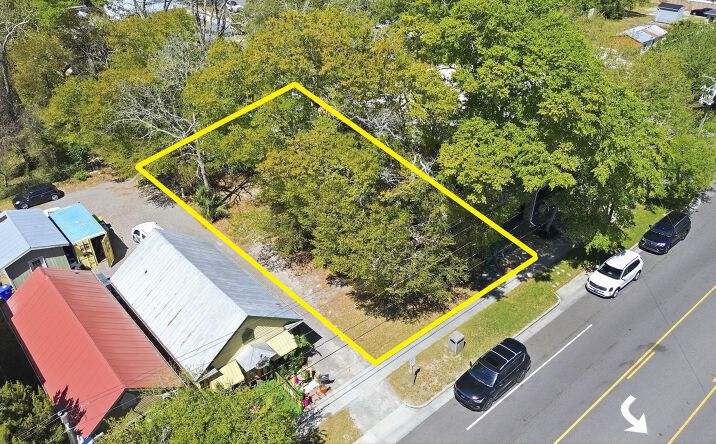 Pictures of Land property located at 413 N Howe St, Southport, NC 28461 for sales - image #1