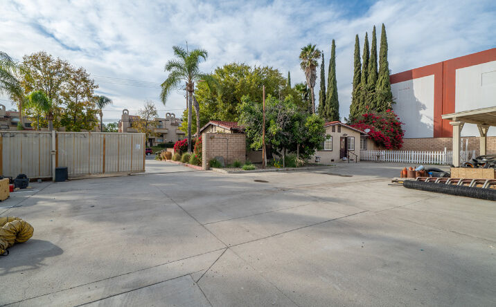 Pictures of Retail, Land property located at 2023 S Bon View Ave, Ontario, CA 91761 for sales - image #1