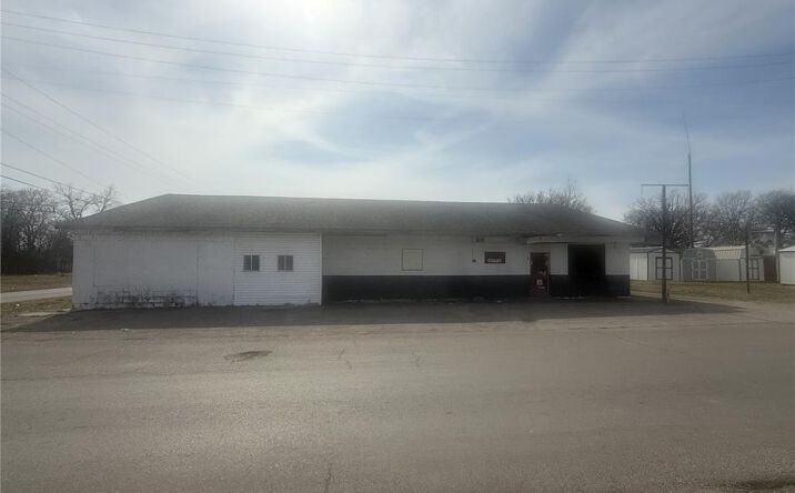 Pictures of Retail property located at 0 12th Street and Walker Avenue, CARUTHERSVLLE, MO 63830 for sales - image #1