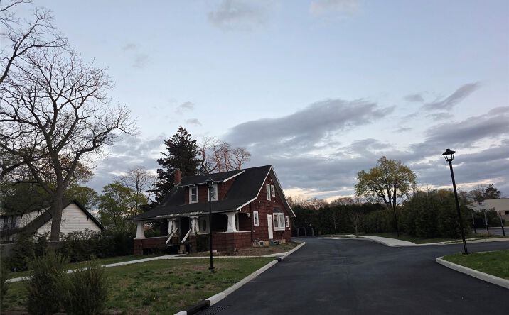 Pictures of Office property located at 420 Townline Road, Islip, NY 11788 for sales - image #1